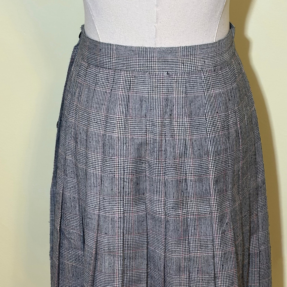 Highland Queen Vintage Pleated Grey Plaid Long Skirt, SZ 6 27" waist - Picture 5 of 9